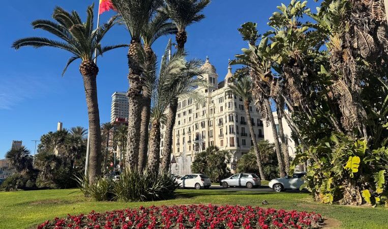 Casa Carbonell on Alicante’s Explanada, one of the landmarks featured in the Walking Tour Alicante