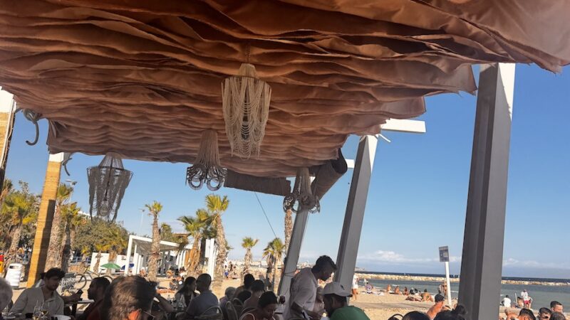 Living in Alicante Spain – busy Postiguet Beach on a Sunday afternoon
