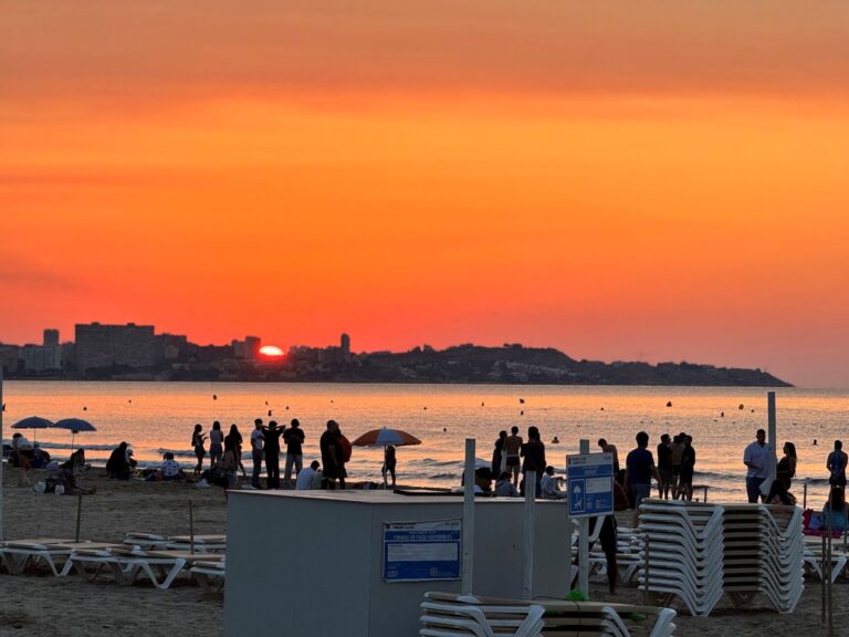 Living in Alicante Spain – people watching the spectacular sunrise at Postiguet beach