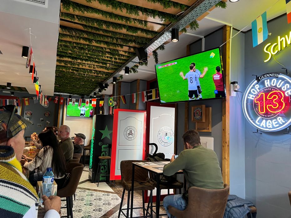 Watching Football in Red Corner ALicante